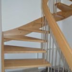 Bolzentreppe aus Naturholz Eiche mit Edelstahl
