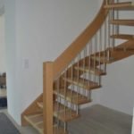 Bolzentreppe aus Eiche mit Edelstahl