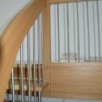 Bolzentreppe aus Eiche mit Edelstahl