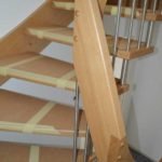 Bolzentreppe aus Eiche mit Edelstahl