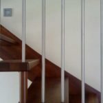 Bolzentreppe aus keilgezinkter Akazie-01