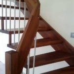 Bolzentreppe aus keilgezinkter Akazie-01