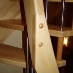 Aufbau einer Bolzentreppe aus Keilgezinkter Buche.