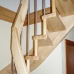 Aufbau einer Bolzentreppe aus Keilgezinkter Buche.