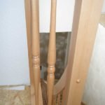 Buchentreppe mit gedrechselten Stäben