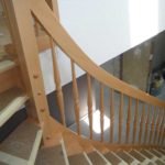 Buchentreppe mit gedrechselten Stäben