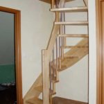 Keilgezinkte Bolzentreppe aus Buche