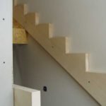 Podesttreppe aus Buche mit Treppenlauf