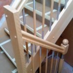 Podesttreppe aus massiver Buche und Geländer aus einer Holz-Edelstahl Kombination