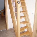 Platzsparende Raumspartreppe aus Buche